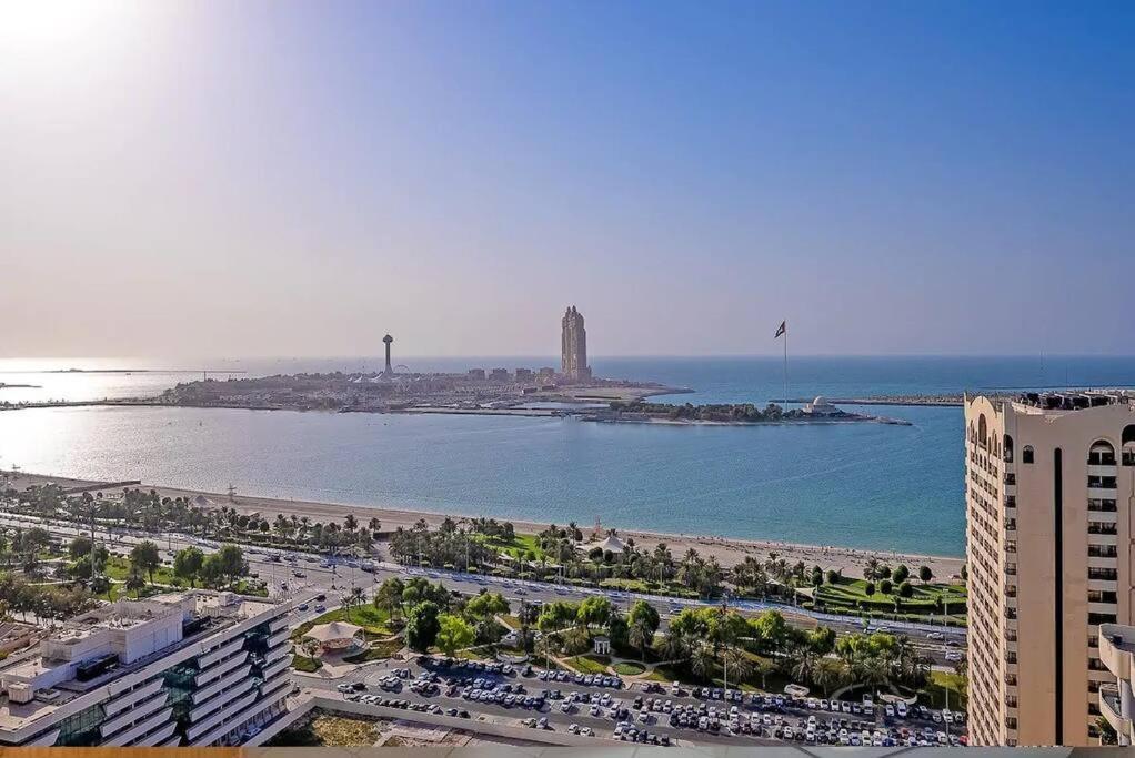 Lovely 3 Bedroom Apartment Beach Front アブダビ エクステリア 写真