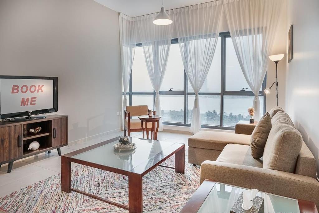 Lovely 3 Bedroom Apartment Beach Front アブダビ エクステリア 写真